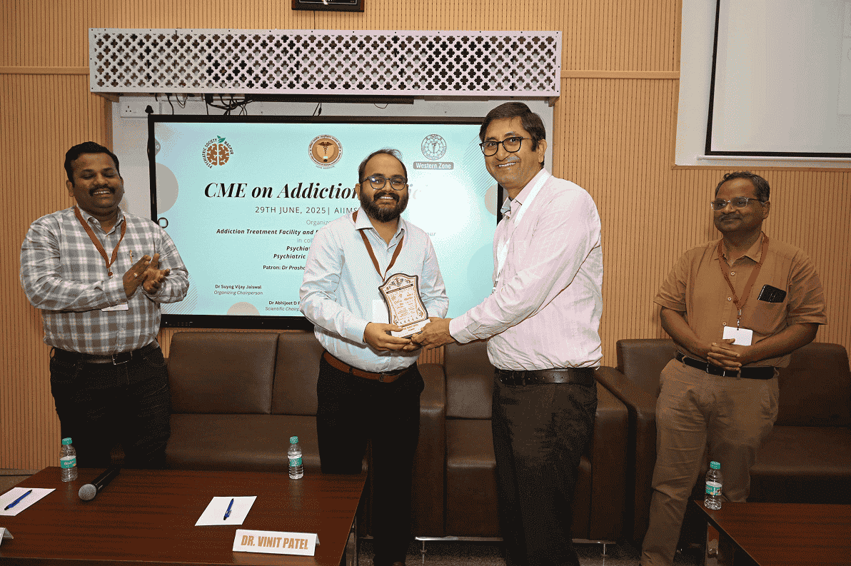 Dr. Vinit Patel being felicitated at the CME on Addiction Psychiatry at AIIMS Raipur